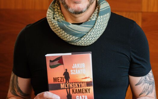 Mezi mlýnskými kameny: Gaza a její příběh, autor knihy Jakub Szántó